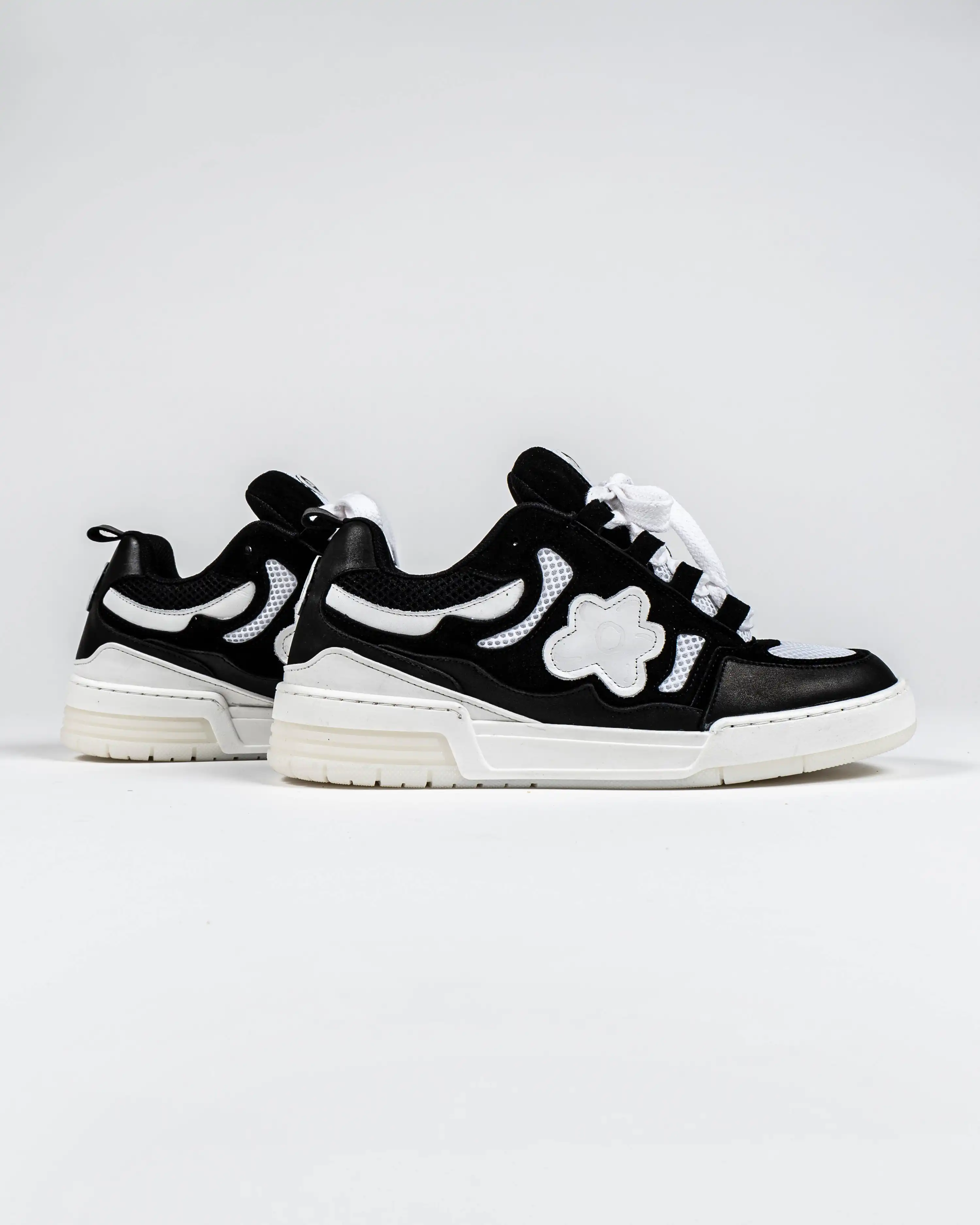 SNEAKERS SDT CONSUMERISM w/ LÉO KPODZRO - Image 4